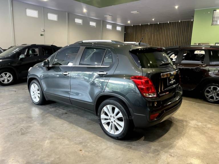 CHEVROLET - TRACKER - 2018/2018 - Cinza - R$ 89.900,00