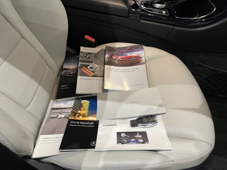 MERCEDES-BENZ - C 180 - 2014/2015 - Preta - R$ 98.900,00