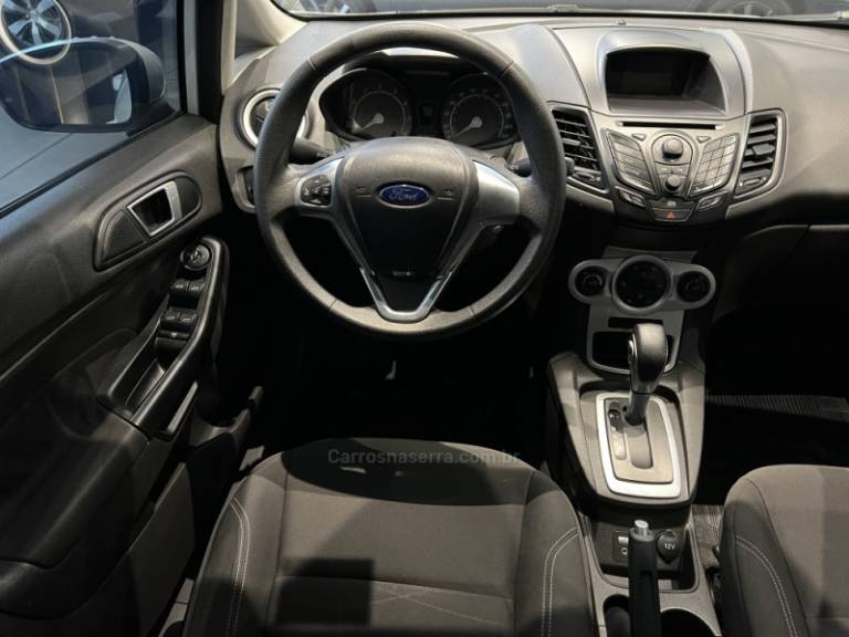 FORD - FIESTA - 2014/2015 - Branca - R$ 44.900,00