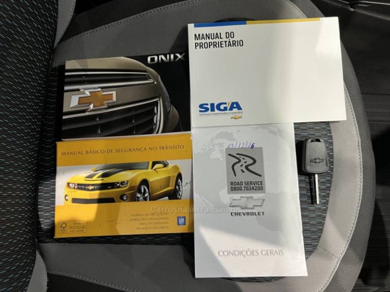 CHEVROLET - ONIX - 2015/2016 - Branca - R$ 45.900,00