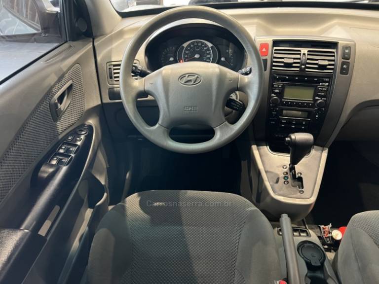HYUNDAI - TUCSON - 2011/2012 - Prata - R$ 45.900,00