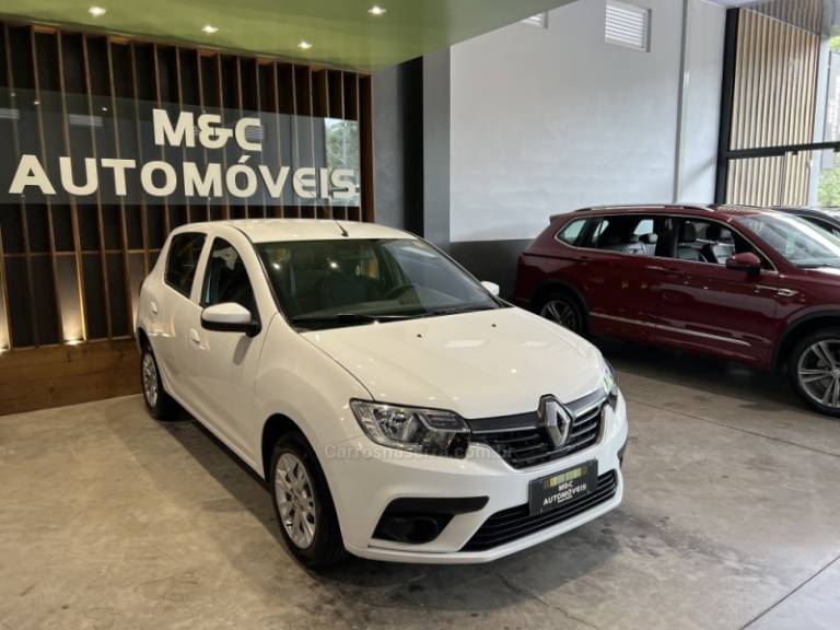 RENAULT - SANDERO - 2021/2022 - Branca - R$ 57.900,00