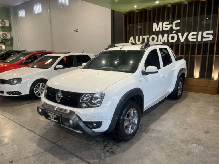 RENAULT - OROCH - 2016/2017 - Branca - R$ 71.900,00