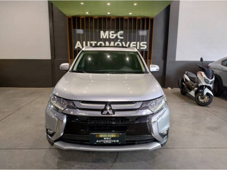 MITSUBISHI - OUTLANDER - 2017/2018 - Prata - R$ 129.900,00