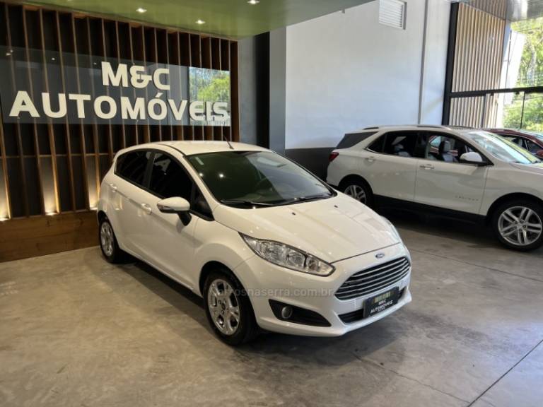 FORD - FIESTA - 2014/2015 - Branca - R$ 44.900,00