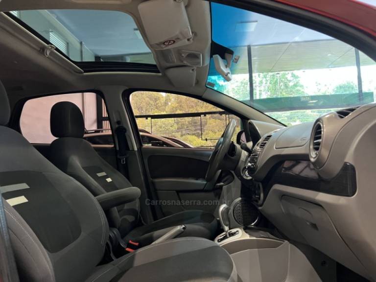 FIAT - SIENA - 2013/2014 - Vermelha - R$ 39.900,00