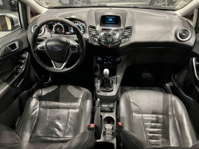 FORD - FIESTA - 2015/2015 - Prata - R$ 47.900,00