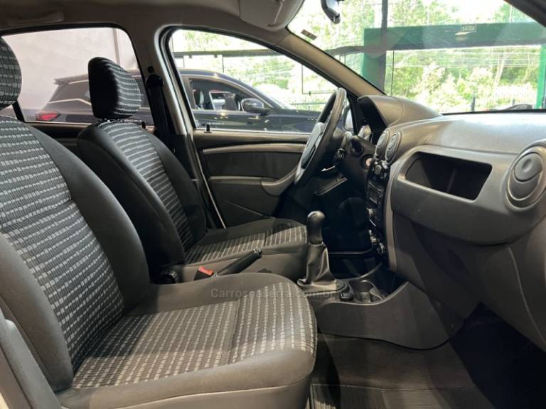 RENAULT - SANDERO - 2011/2012 - Branca - R$ 32.900,00