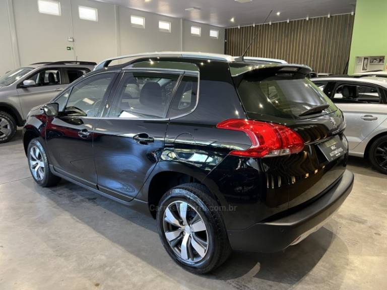 PEUGEOT - 2008 - 2015/2016 - Preta - R$ 56.900,00