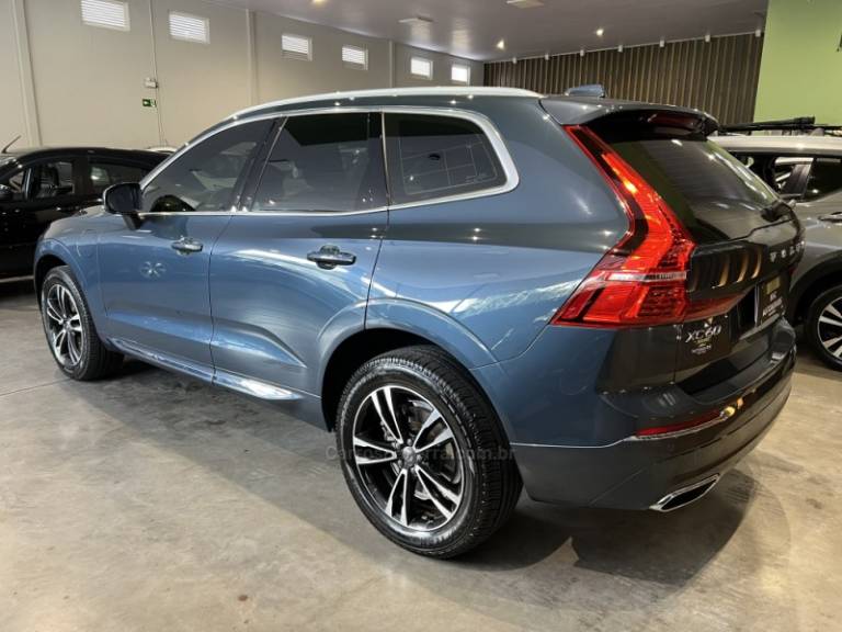 VOLVO - XC60 - 2021/2021 - Azul - R$ 186.900,00