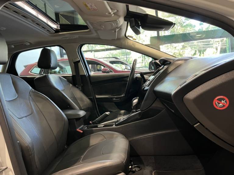 FORD - FOCUS - 2016/2016 - Branca - R$ 66.900,00