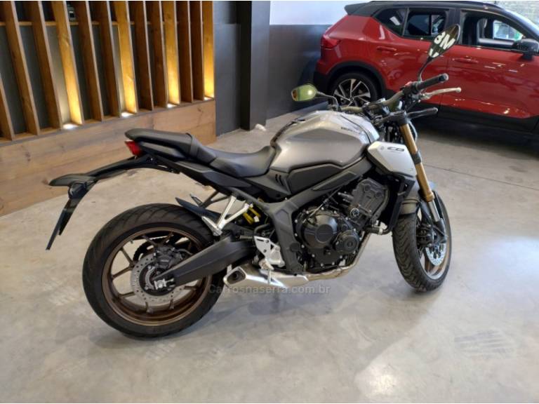 HONDA - CB 650R - 2021/2021 - Prata - R$ 52.900,00