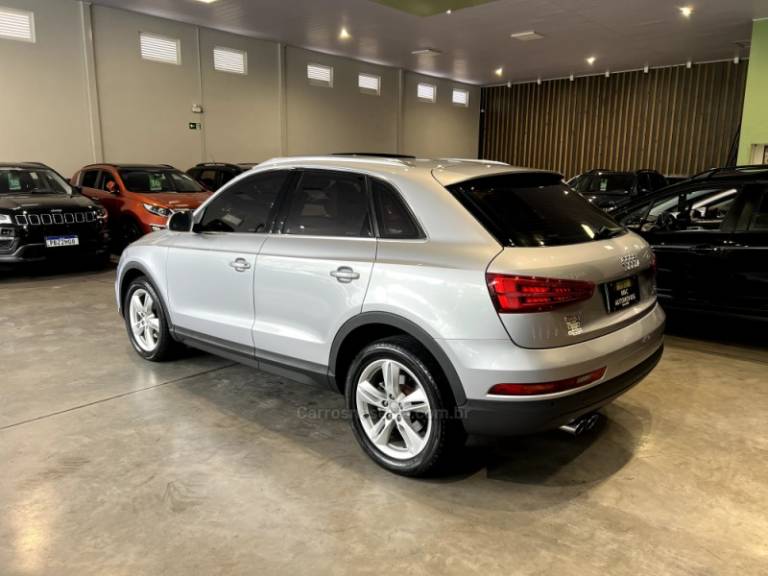 AUDI - Q3 - 2015/2016 - Prata - R$ 104.900,00