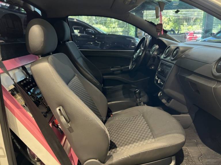 VOLKSWAGEN - SAVEIRO - 2014/2015 - Branca - R$ 49.900,00