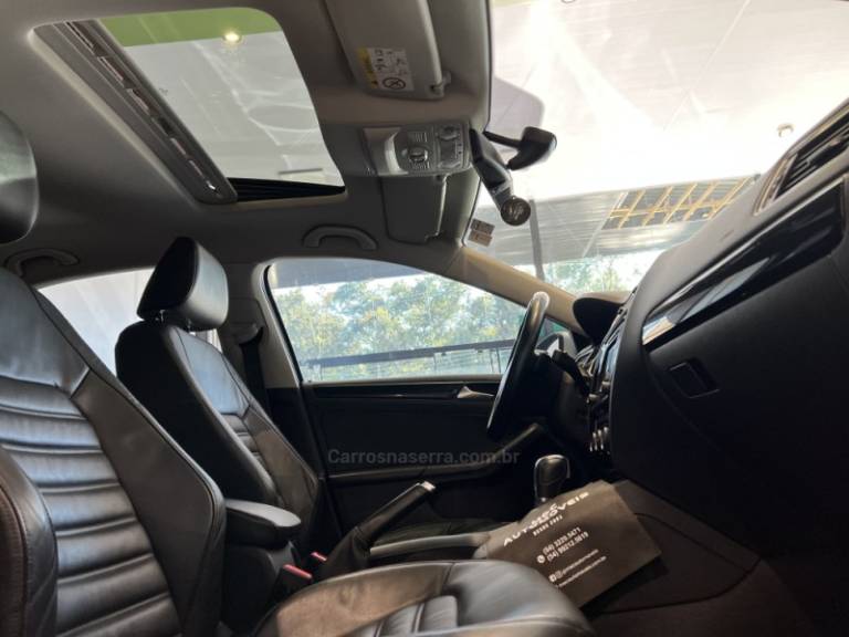 VOLKSWAGEN - JETTA - 2015/2016 - Prata - R$ 89.900,00