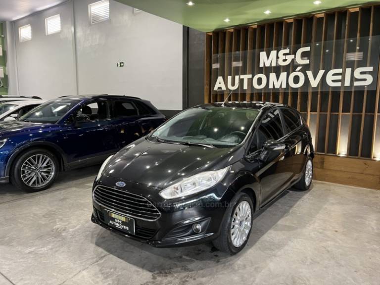 FORD - FIESTA - 2015/2016 - Preta - R$ 53.900,00