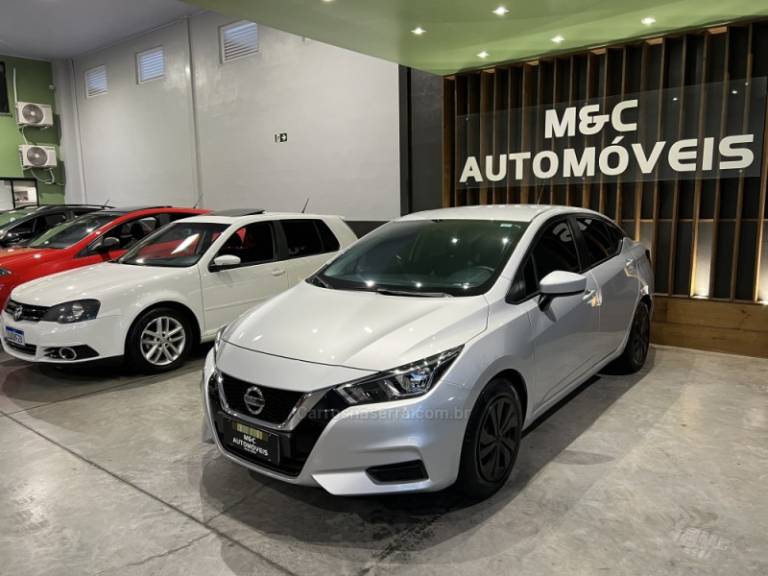 NISSAN - VERSA - 2020/2021 - Prata - R$ 78.900,00