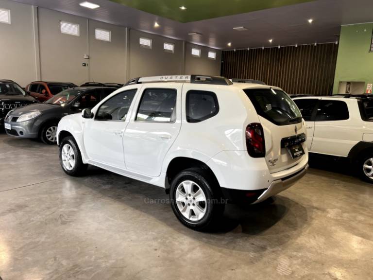 RENAULT - DUSTER - 2015/2016 - Branca - R$ 61.900,00