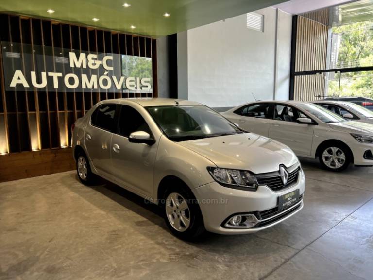 RENAULT - LOGAN - 2013/2014 - Prata - R$ 38.900,00