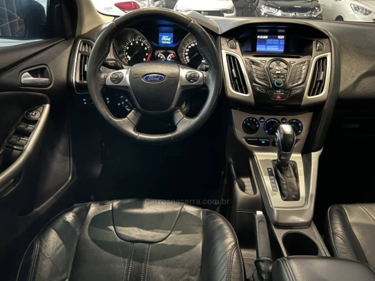 FORD - FOCUS - 2013/2014 - Preta - R$ 49.900,00