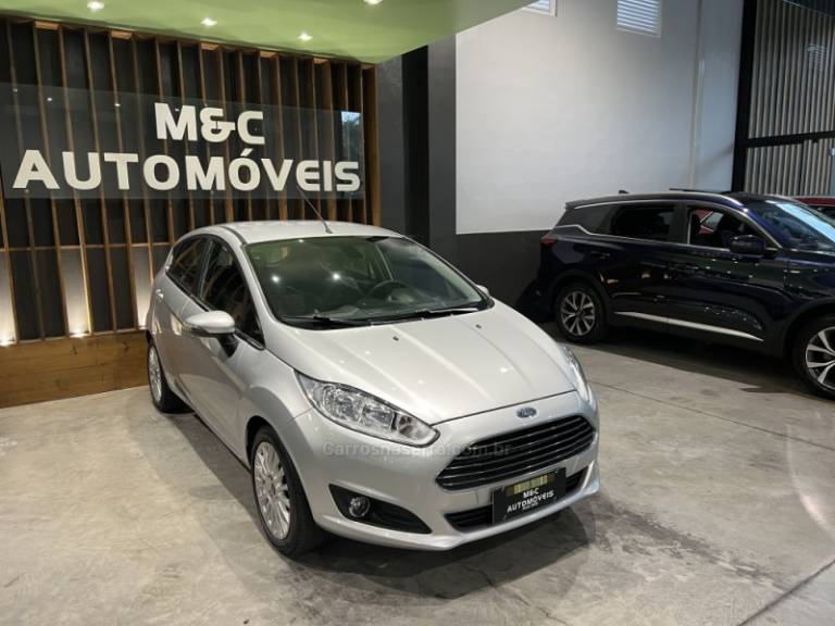 FORD - FIESTA - 2015/2015 - Prata - R$ 47.900,00