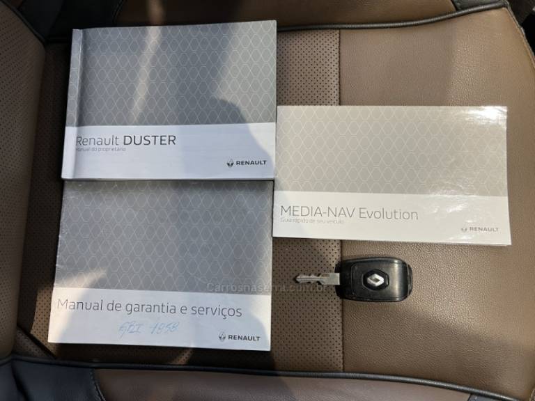 RENAULT - DUSTER - 2017/2017 - Prata - R$ 63.900,00