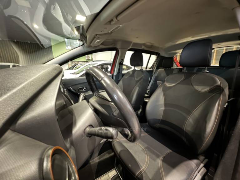 RENAULT - SANDERO - 2017/2018 - Vermelha - R$ 51.900,00