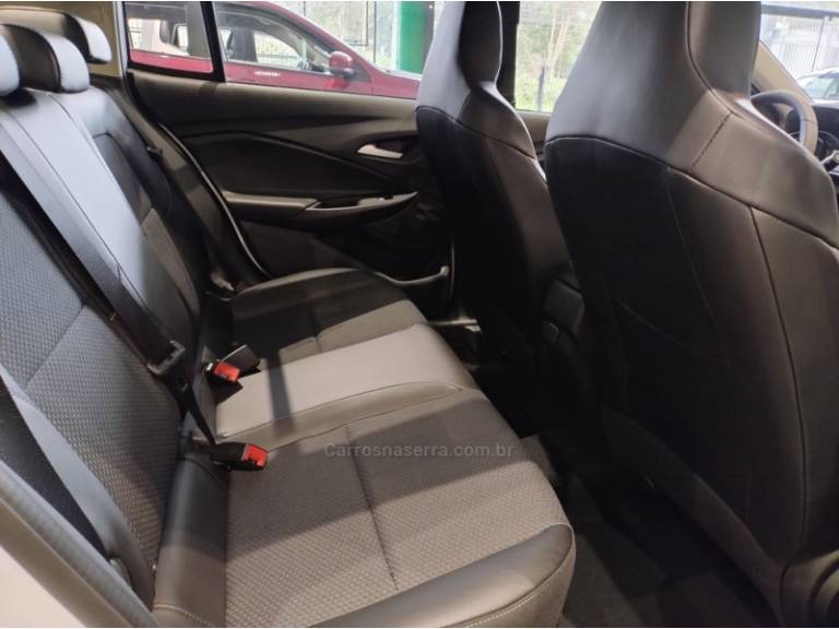 CHEVROLET - ONIX - 2024/2025 - Branca - R$ 107.900,00