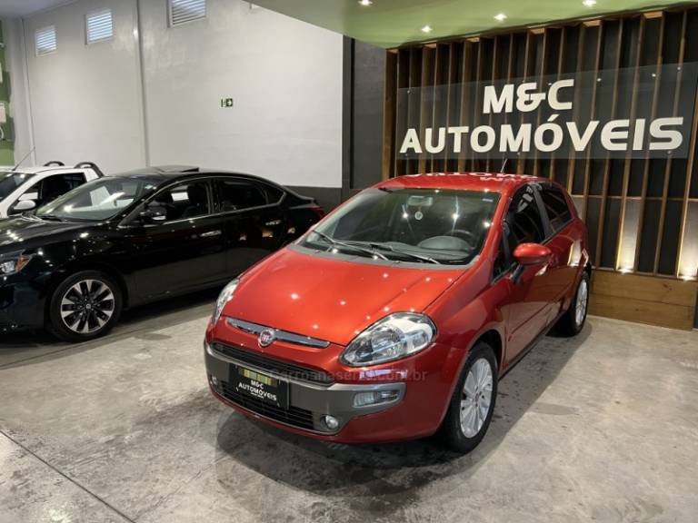 FIAT - PUNTO - 2015/2016 - Vermelha - R$ 46.900,00