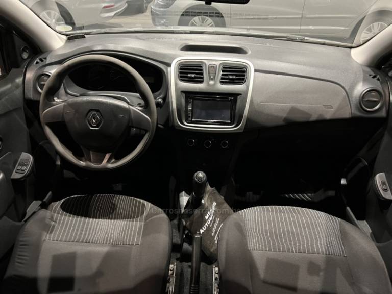 RENAULT - LOGAN - 2014/2015 - Prata - R$ 33.900,00