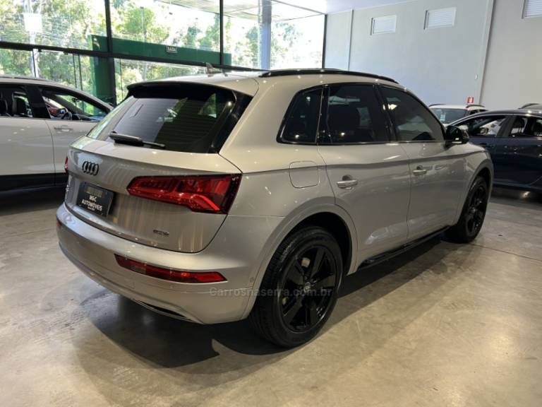 AUDI - Q5 - 2018/2019 - Prata - R$ 155.900,00