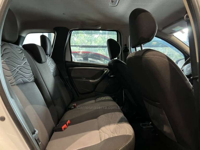 RENAULT - DUSTER - 2013/2014 - Branca - R$ 52.900,00
