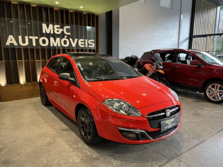 FIAT - BRAVO - 2015/2016 - Vermelha - R$ 61.900,00