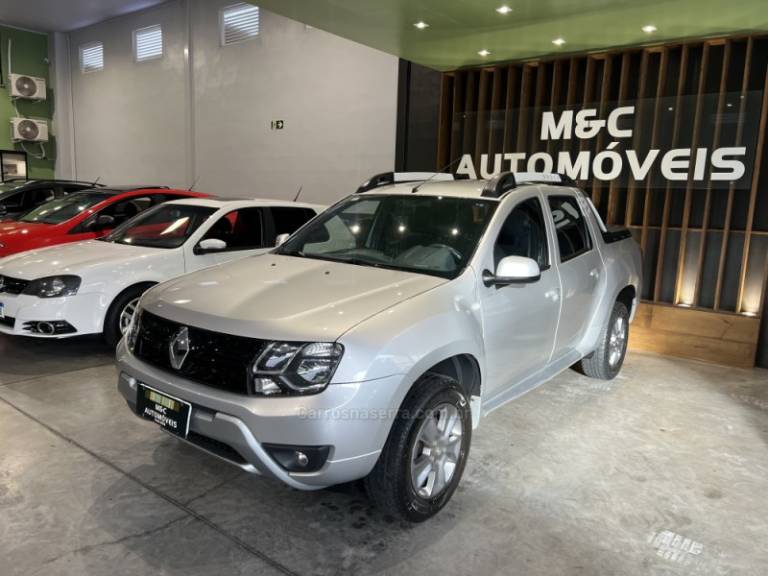 RENAULT - OROCH - 2016/2017 - Prata - R$ 72.900,00