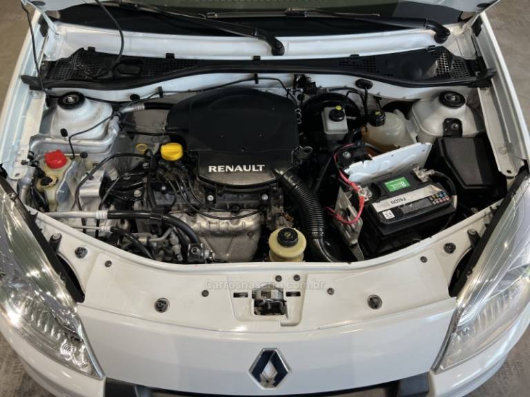 RENAULT - SANDERO - 2011/2012 - Branca - R$ 32.900,00