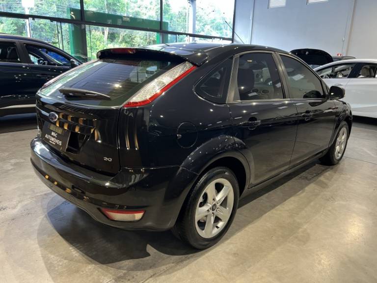 FORD - FOCUS - 2010/2011 - Preta - R$ 42.900,00