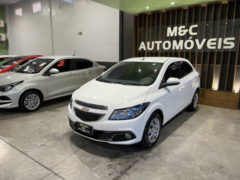 CHEVROLET - ONIX - 2014/2015 - Branca - R$ 49.900,00