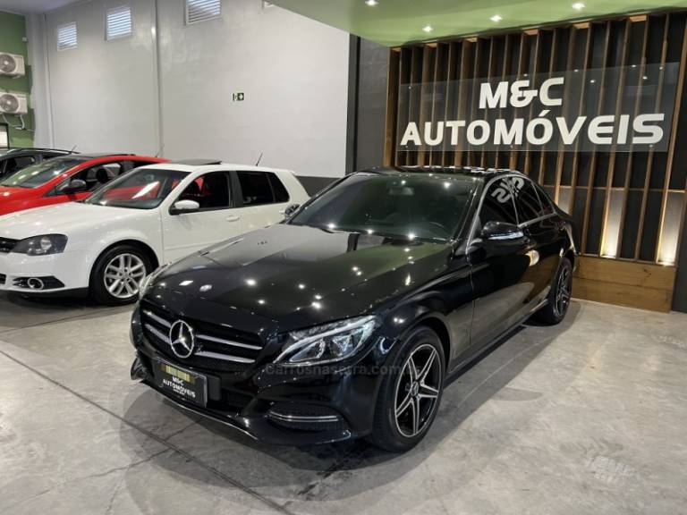MERCEDES-BENZ - C 180 - 2014/2015 - Preta - R$ 101.900,00