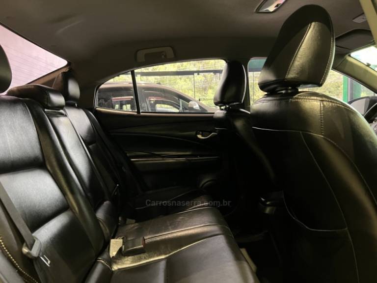 TOYOTA - YARIS - 2018/2019 - Prata - R$ 76.900,00