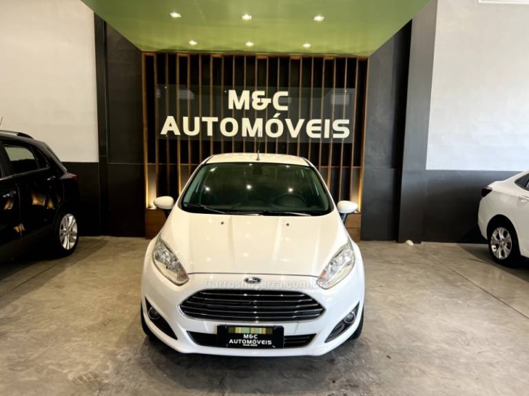 FORD - FIESTA - 2013/2014 - Branca - R$ 45.900,00