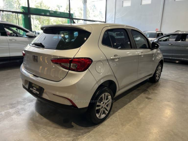 FIAT - ARGO - 2022/2023 - Prata - R$ 61.900,00