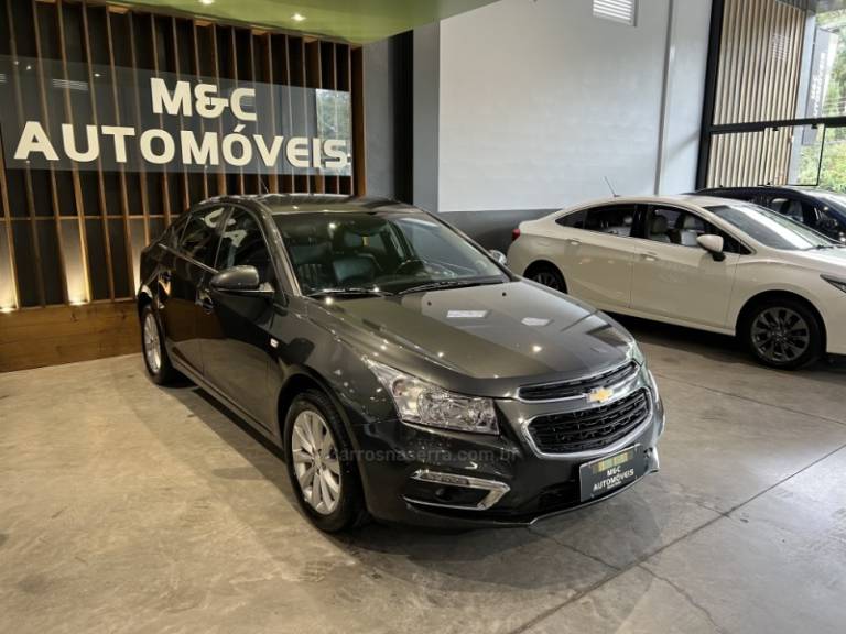 CHEVROLET - CRUZE - 2015/2016 - Cinza - R$ 69.900,00