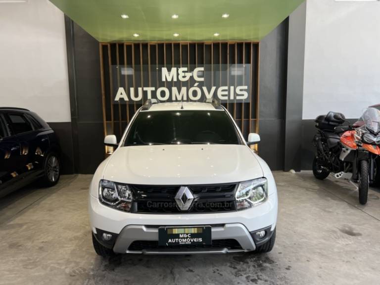 RENAULT - DUSTER - 2015/2016 - Branca - R$ 61.900,00