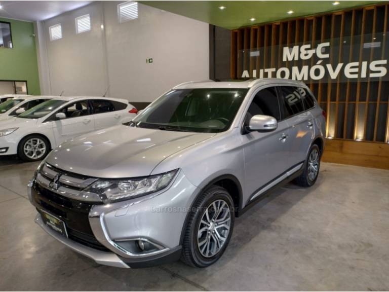 MITSUBISHI - OUTLANDER - 2017/2018 - Prata - R$ 129.900,00