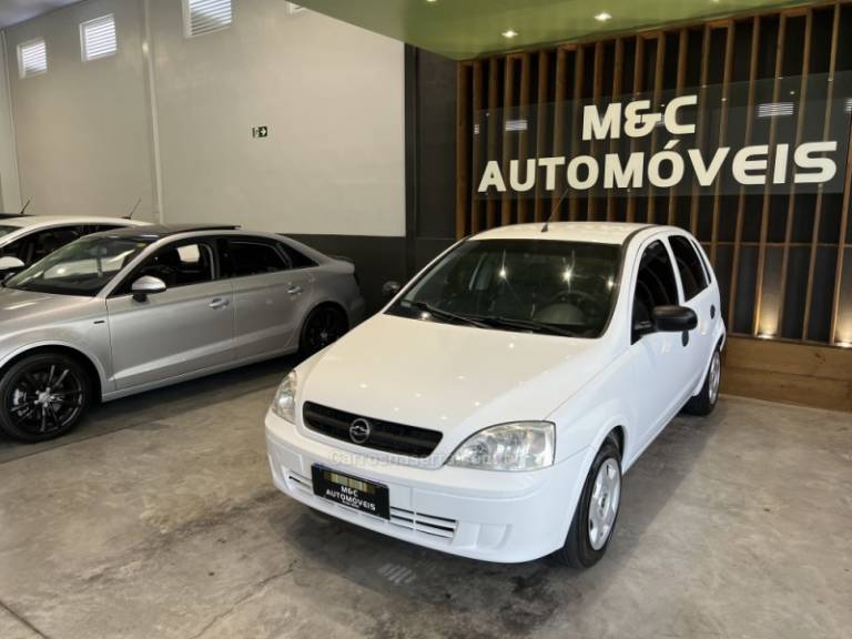 CHEVROLET - CORSA - 2006/2006 - Branca - R$ 21.900,00