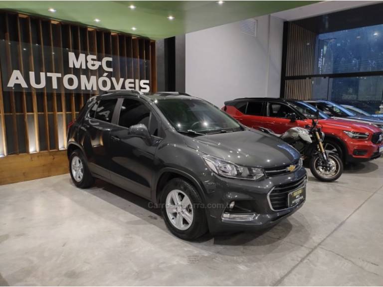 CHEVROLET - TRACKER - 2017/2017 - Cinza - R$ 79.900,00