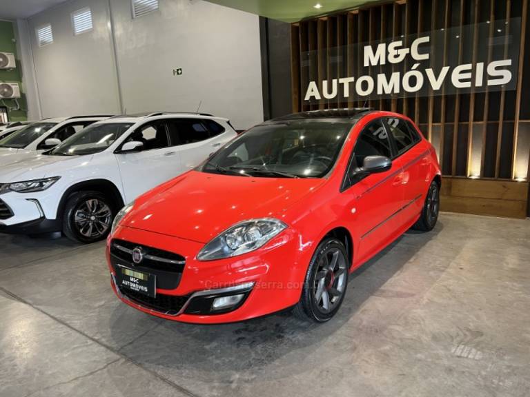 FIAT - BRAVO - 2015/2016 - Vermelha - R$ 61.900,00