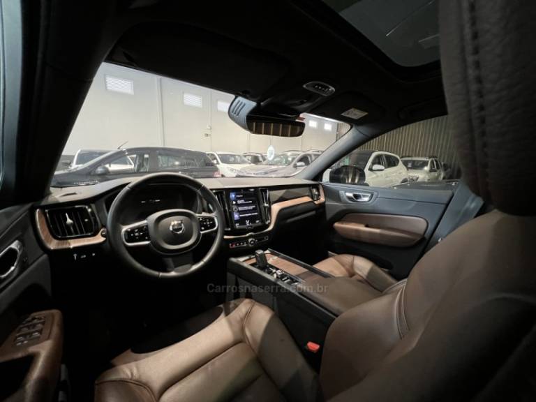 VOLVO - XC60 - 2021/2021 - Azul - R$ 186.900,00