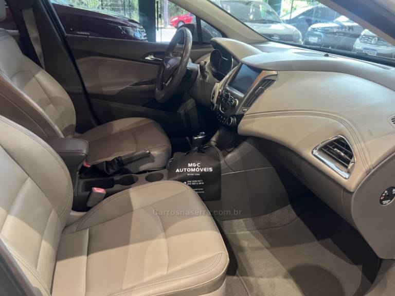 CHEVROLET - CRUZE - 2018/2019 - Branca - R$ 95.900,00