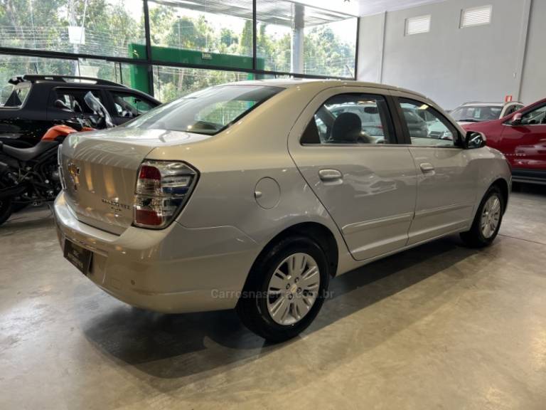 CHEVROLET - COBALT - 2014/2015 - Prata - R$ 45.900,00